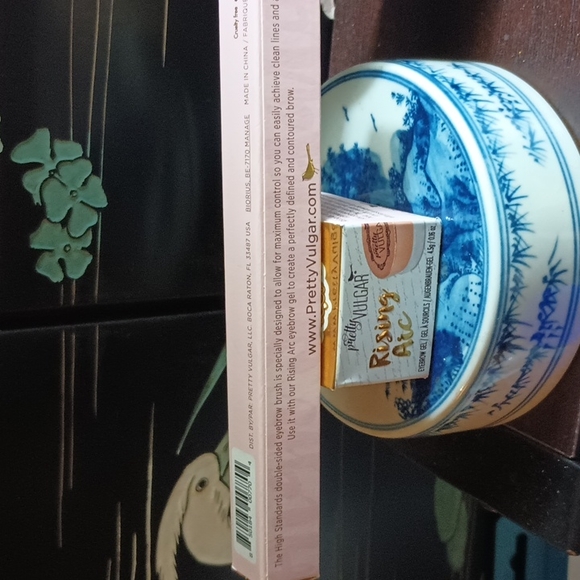 Pretty Vulgar's Eyebrow gel and Eyebrow brush. - Picture 7 of 7